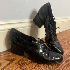 Stuart Weitzman Genuine Patent Leather Oxford 7M